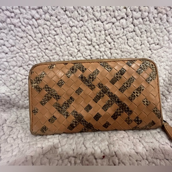 Bottega Veneta Intrecciato Beige Zip Around Leather Long Wallet